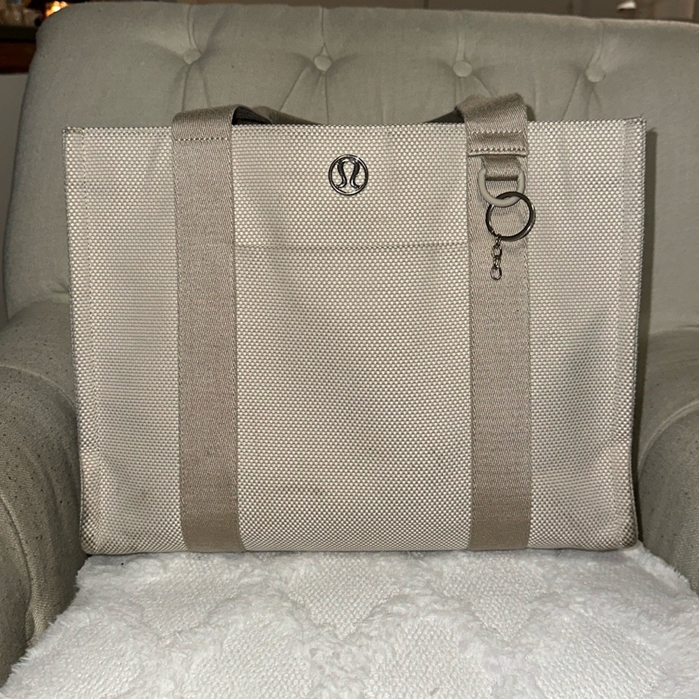 Lululemon tote bag